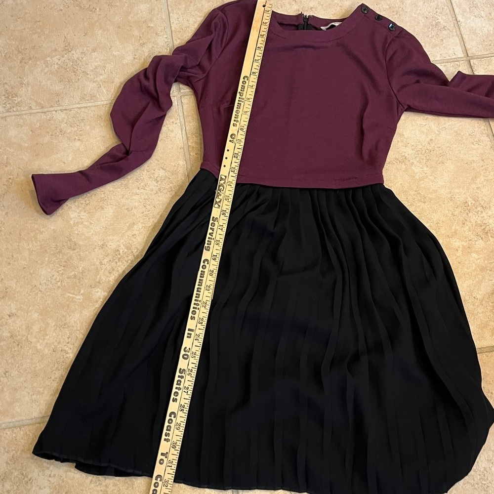 NWOT LOFT Burgundy and Black Long Sleeve Dress - Picture 9 of 9